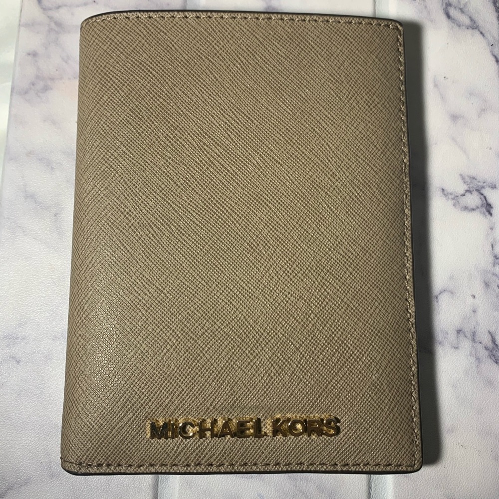 Micheal Kors Passport holder/wallet